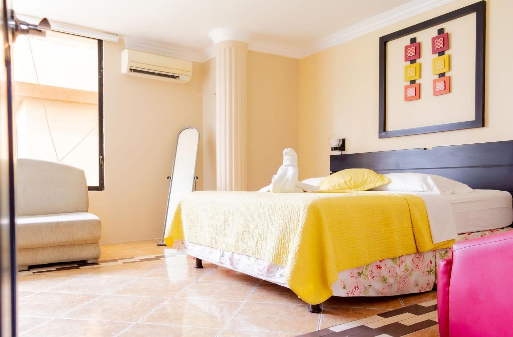 מנטה Hostal Antares מראה חיצוני תמונה
