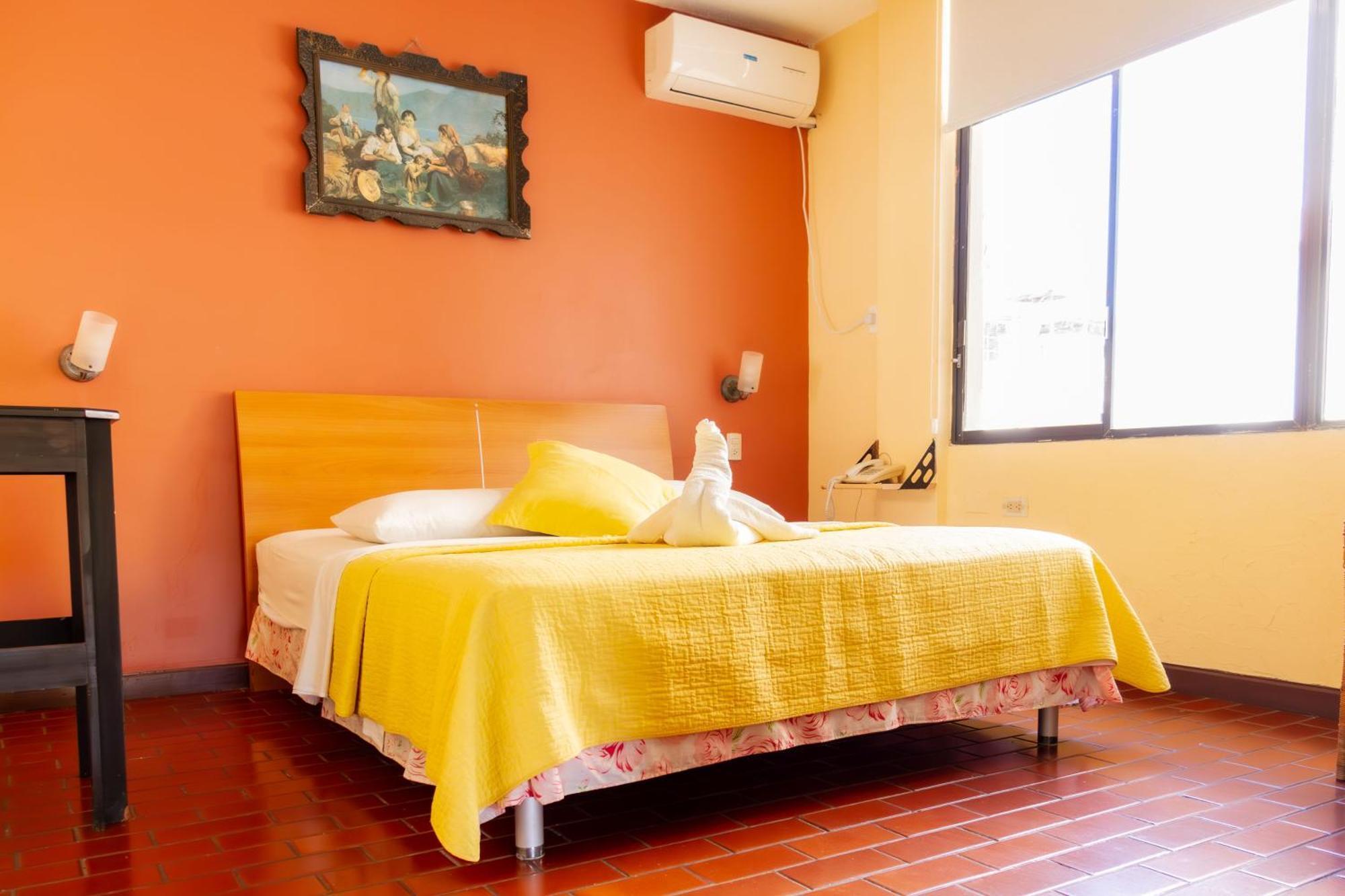 מנטה Hostal Antares מראה חיצוני תמונה